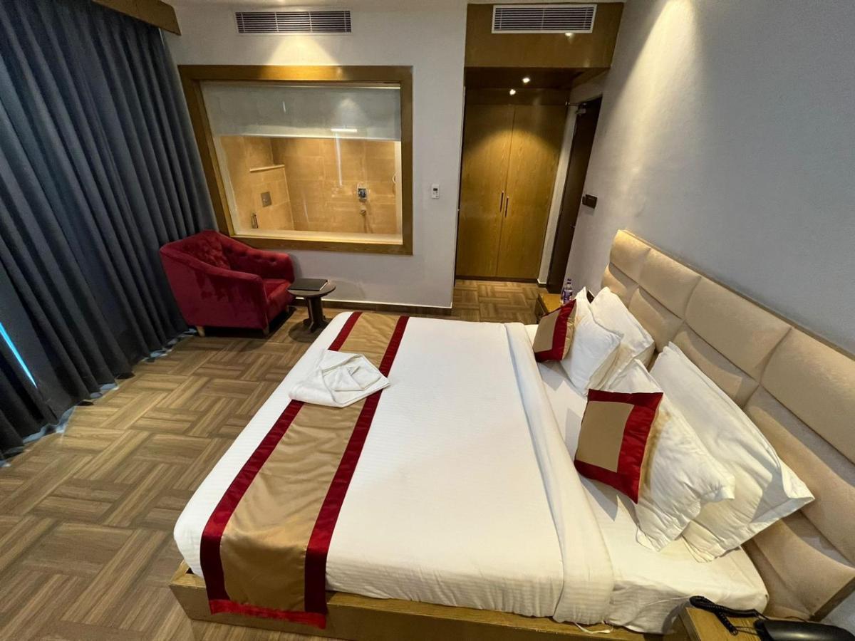 The Landmark Hotel มูซัฟฟาร์ปูร์ ภายนอก รูปภาพ